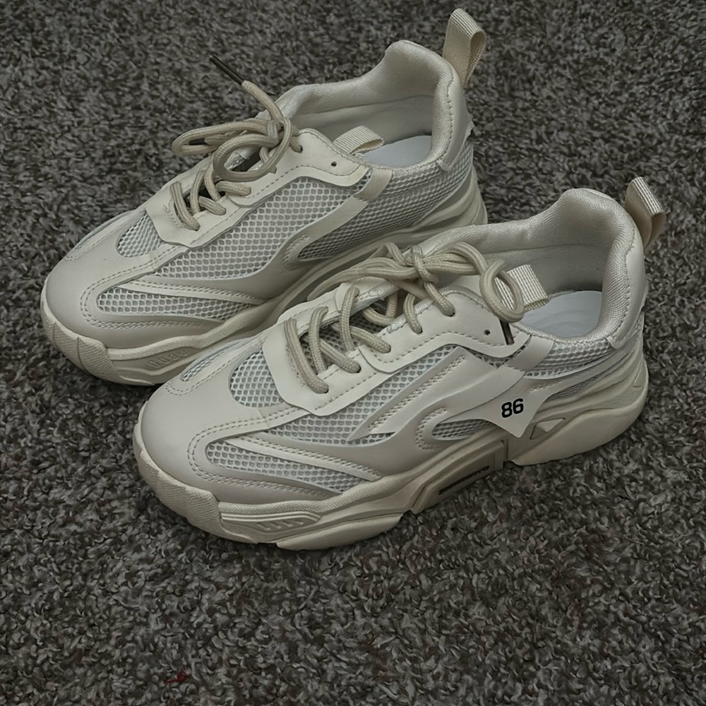 selling a size 6’5 shoes